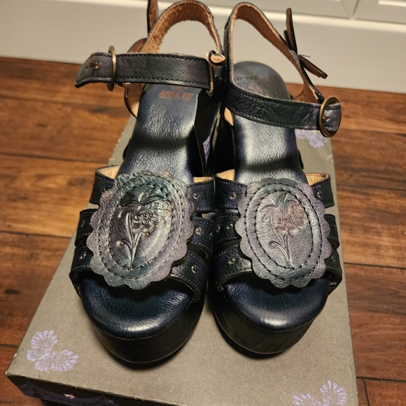 Anna Sui Bed Stu Black and Navy Platform Sandals Free People - Picture 7 of 7